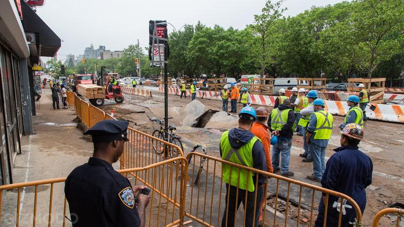 Illustration for article titled A Giant Sinkhole Just Opened Up in the Middle of Manhattan